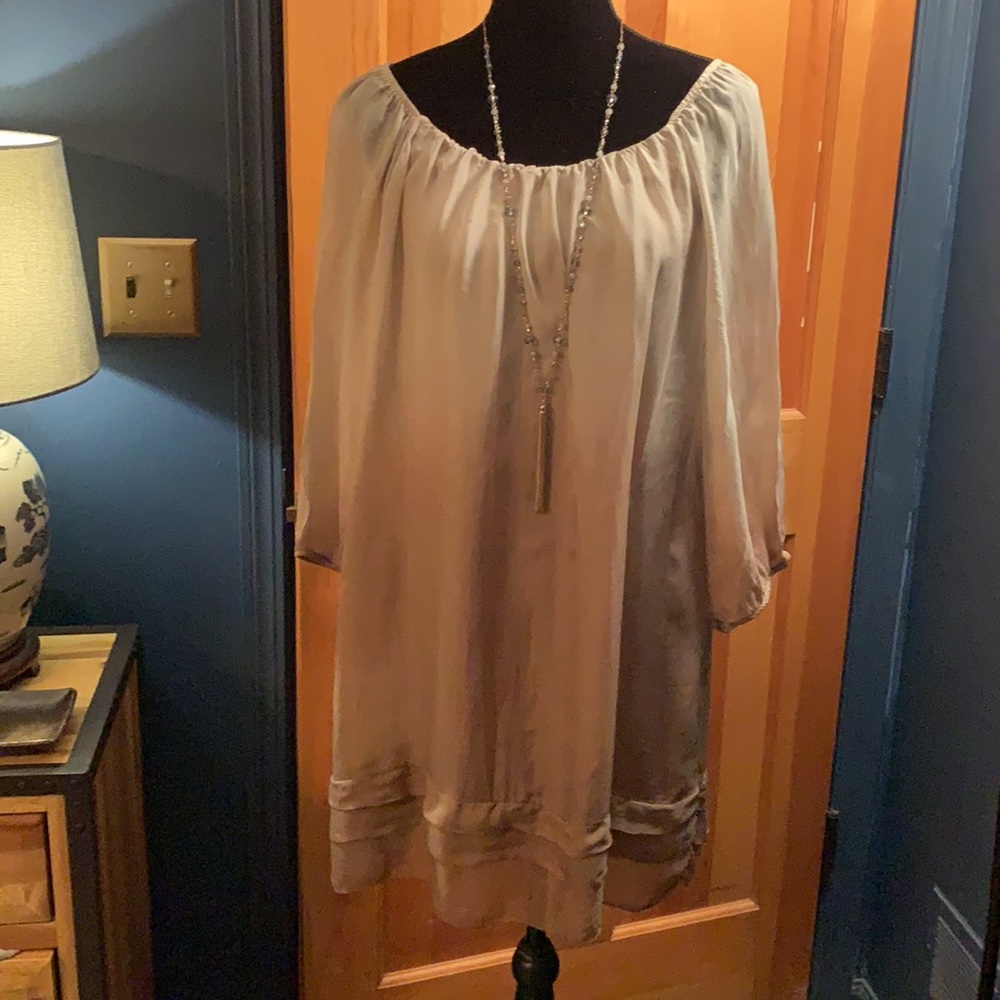 Pronto Gusy Silk Hombre Dress.